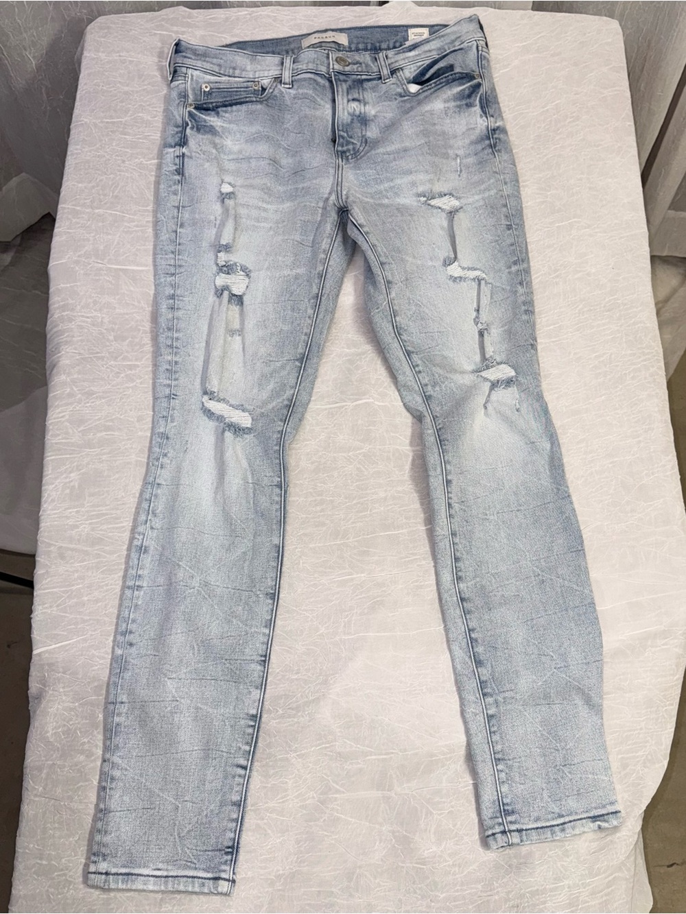 PacSun Light Wash Ripped Stacked Skinny Jeans Size 32x32 Distressed Denim